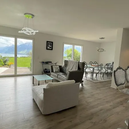 Le - Designer's With A Stunning And Mountain View Apartment