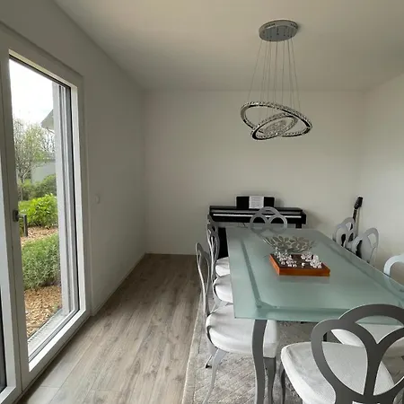Le - Designer's With A Stunning And Mountain View *
