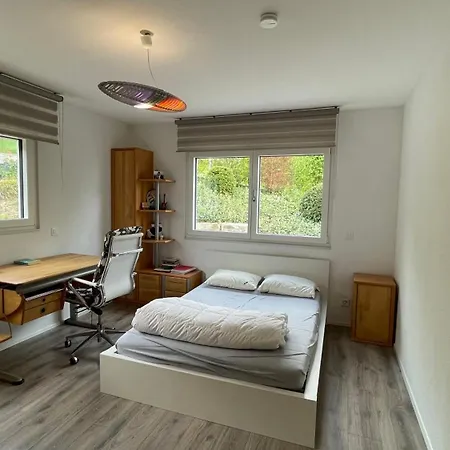 Le - Designer's With A Stunning And Mountain View