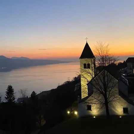 Le - Designer's With A Stunning And Mountain View